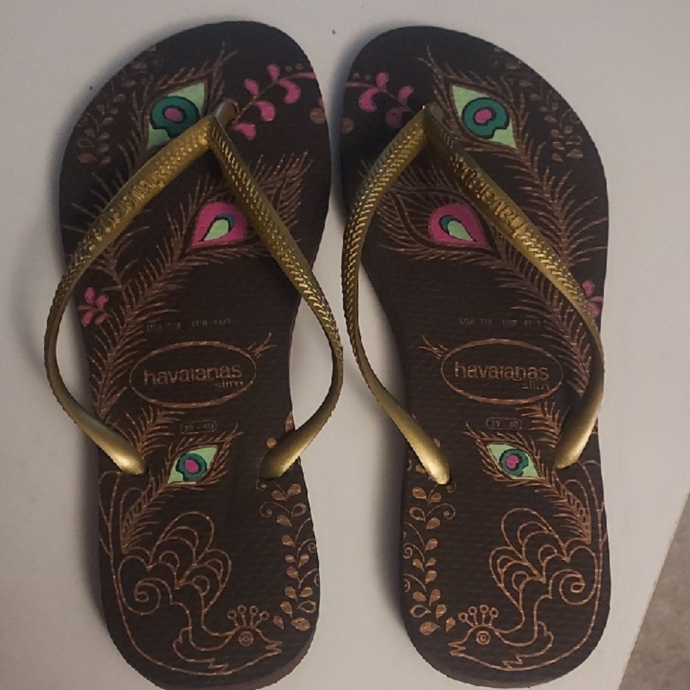 Havaianas Women's Gold and Brown Sandals with Peacock Design